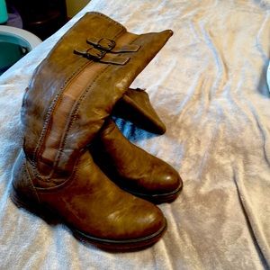 Women’s boots size 11